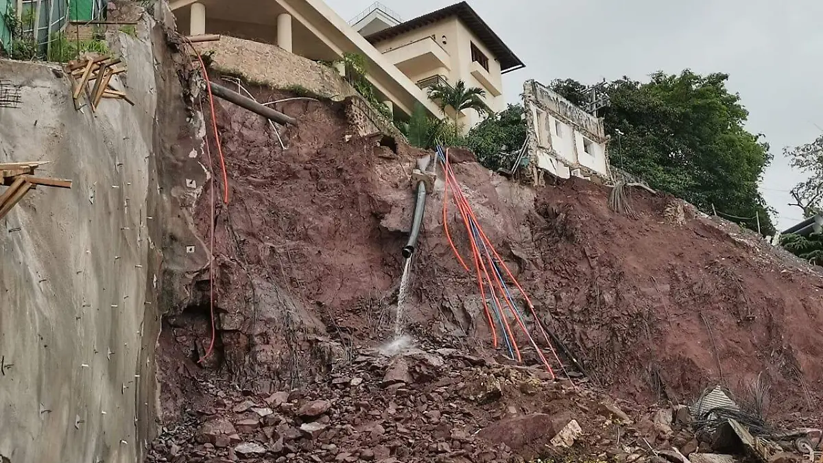 Deslave en Puerto Vallarta